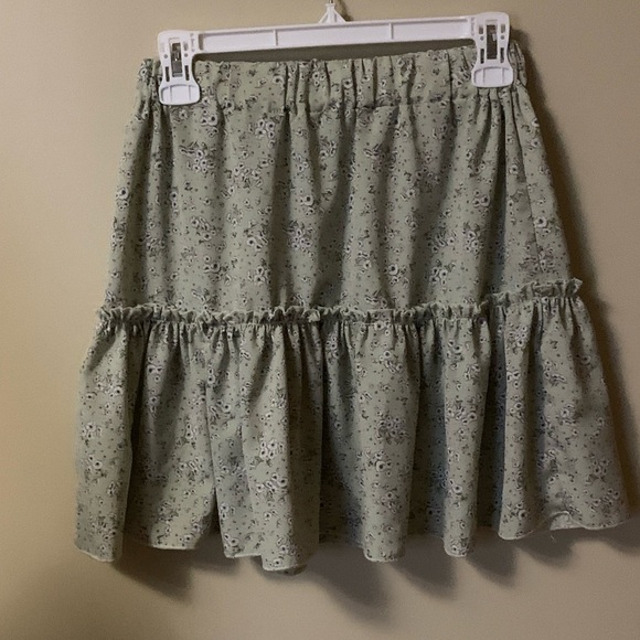 Romwe sage green floral ruffle skirt - Picture 2 of 7
